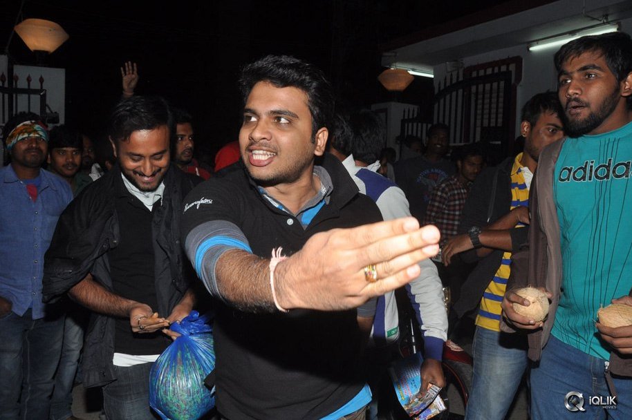 Gopala-Gopala-Benefit-Show-at-Shiva-Parvathi